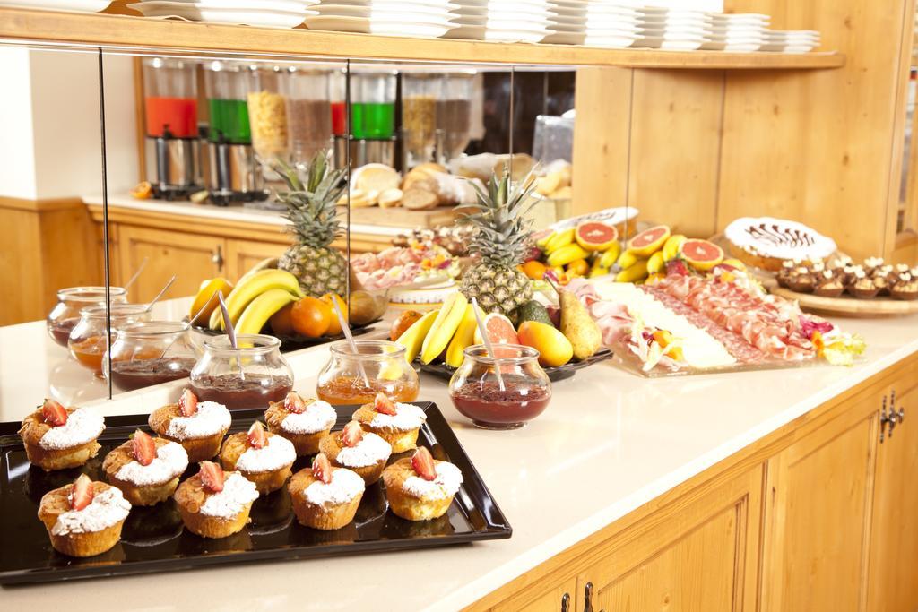 Hotel Europeo Alpine Charme & Wellness Пинцоло Екстериор снимка