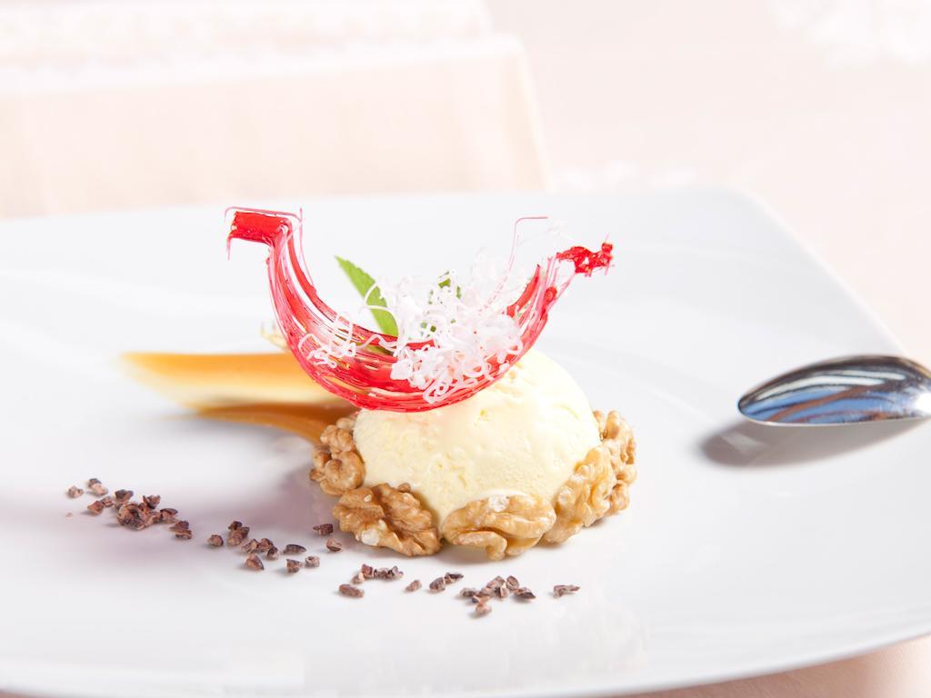 Hotel Europeo Alpine Charme & Wellness Пинцоло Екстериор снимка