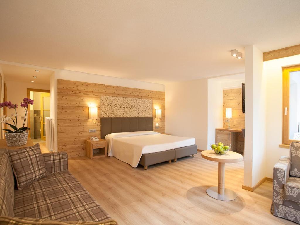 Hotel Europeo Alpine Charme & Wellness Пинцоло Екстериор снимка