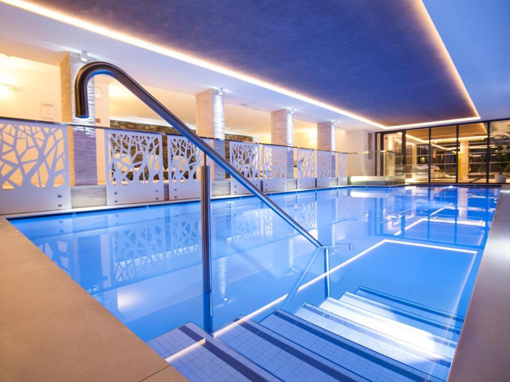 Hotel Europeo Alpine Charme & Wellness Пинцоло Екстериор снимка