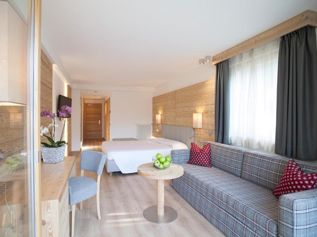 Hotel Europeo Alpine Charme & Wellness Пинцоло Екстериор снимка