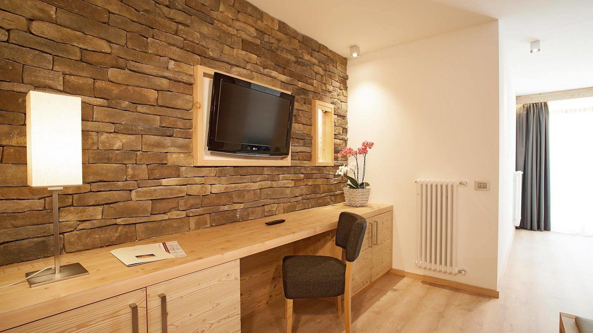 Hotel Europeo Alpine Charme & Wellness Пинцоло Екстериор снимка