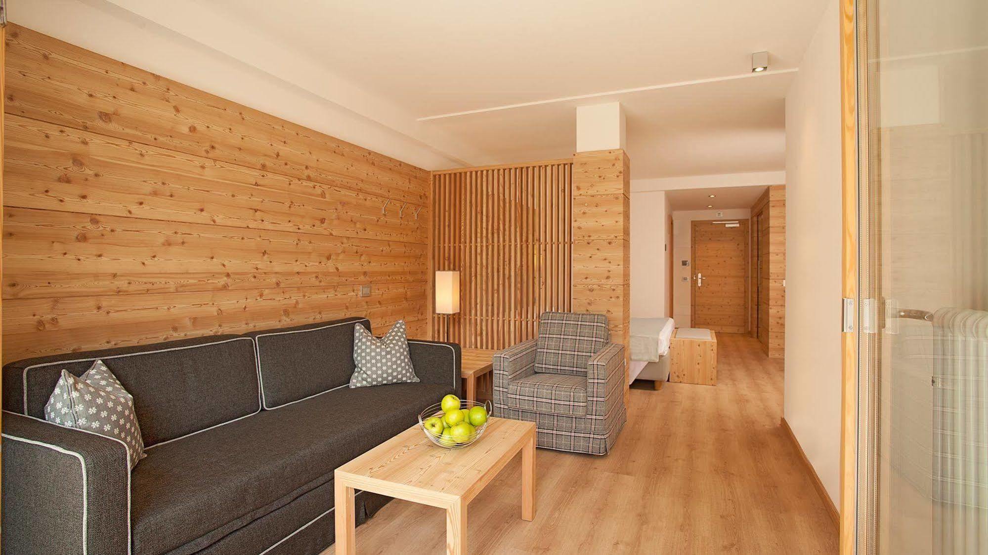 Hotel Europeo Alpine Charme & Wellness Пинцоло Екстериор снимка