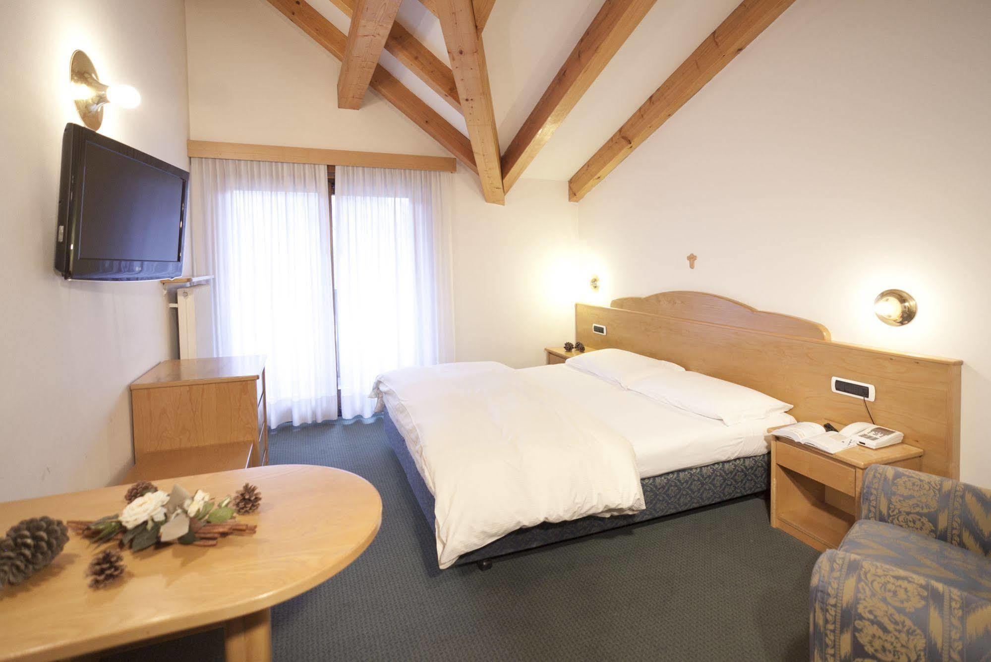Hotel Europeo Alpine Charme & Wellness Пинцоло Екстериор снимка
