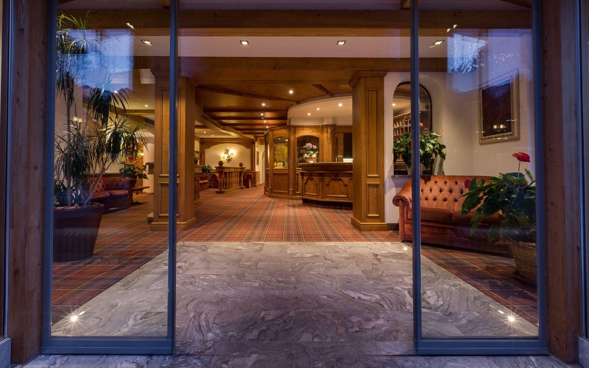 Hotel Europeo Alpine Charme & Wellness Пинцоло Екстериор снимка